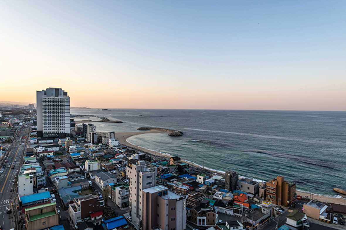 모어댄속초등대점 - 외관