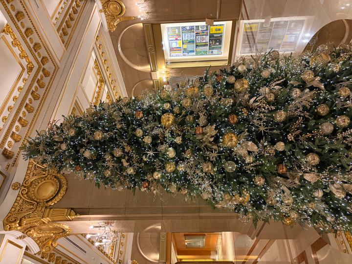 연말 따뜻한 크리스마스를 품은 아늑한 호텔