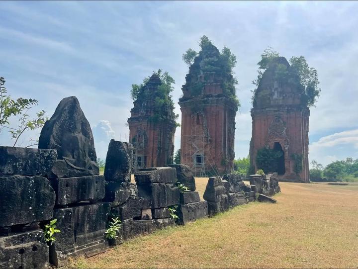 Duong Long Cham Towers 🏛